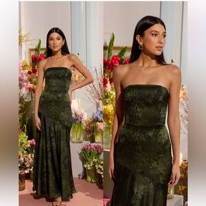 Park & Fifth Sterling Sleeveless Maxi Dress in Fern Size L
Bridesmaid Evening